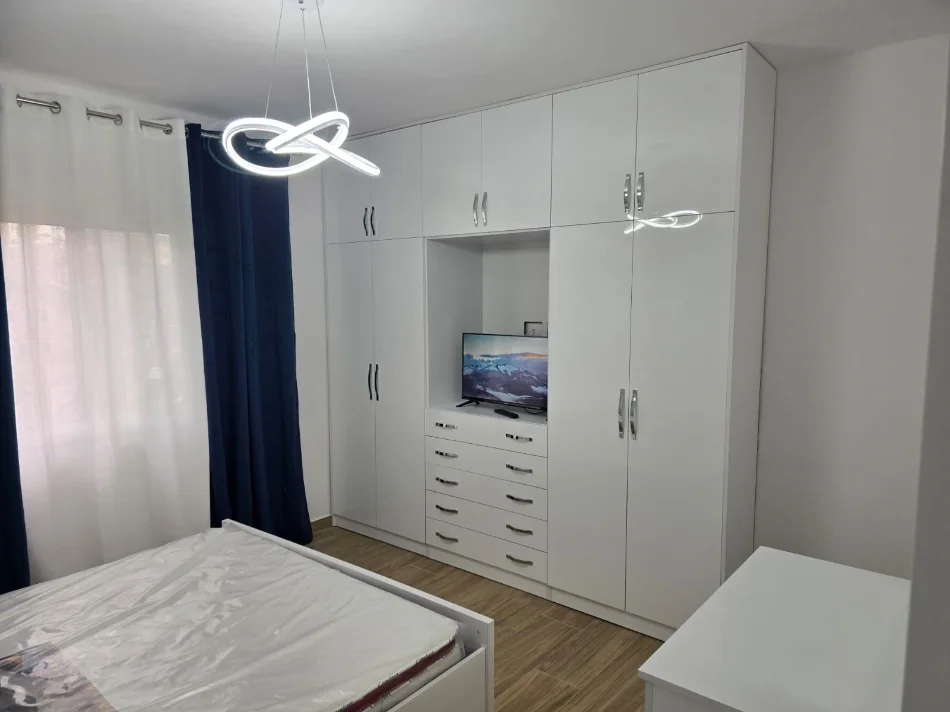 Tirane, shes apartament 1+1 Kati 2, 74 m² 145.000 € (Rruga Androkli Kostallari)