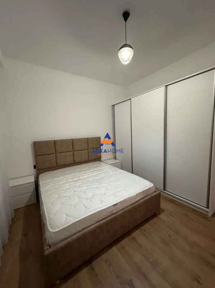 Tirane, jepet me qera apartament 1+1+Ballkon Kati 4, 65 m² 450 € 