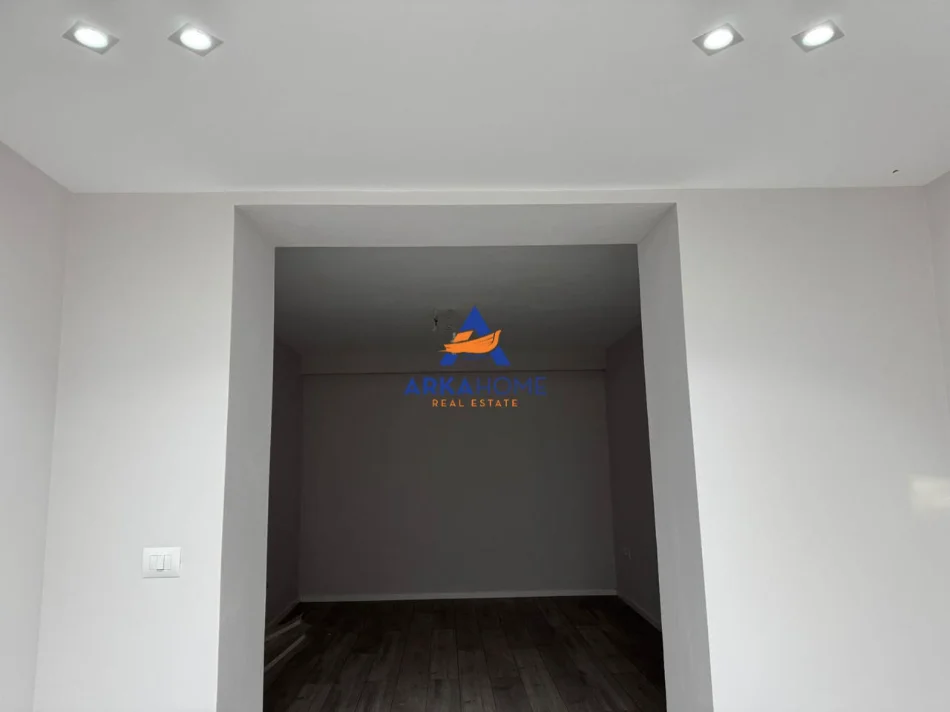 Tirane, jepet me qera ambjent biznesi Kati 0, 70 m² 1.500 € 