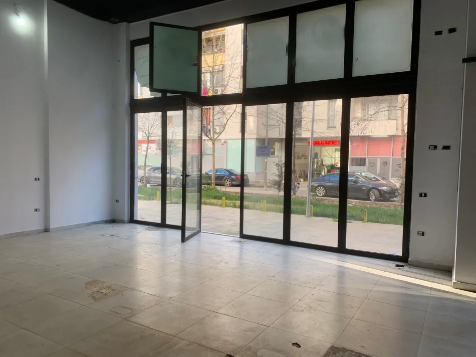 Tirane, jepet me qera ambjent biznesi Kati 0, 70 m² 800 € (Astir)