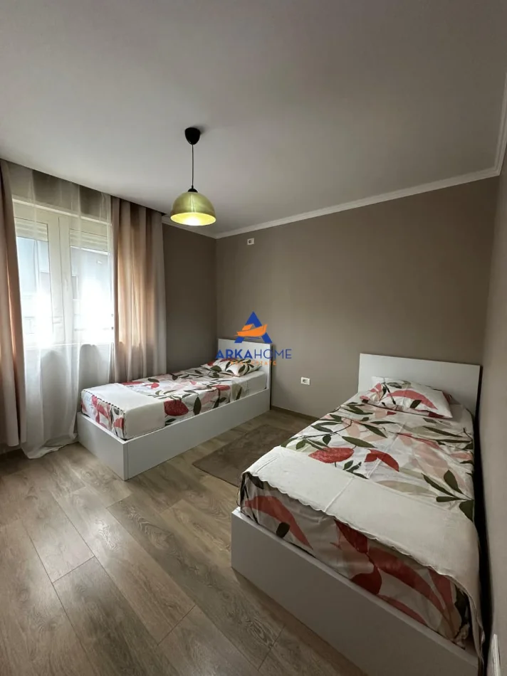 Tirane, jepet me qera apartament 1+1+Ballkon Kati 2, 800 m² 800 € 