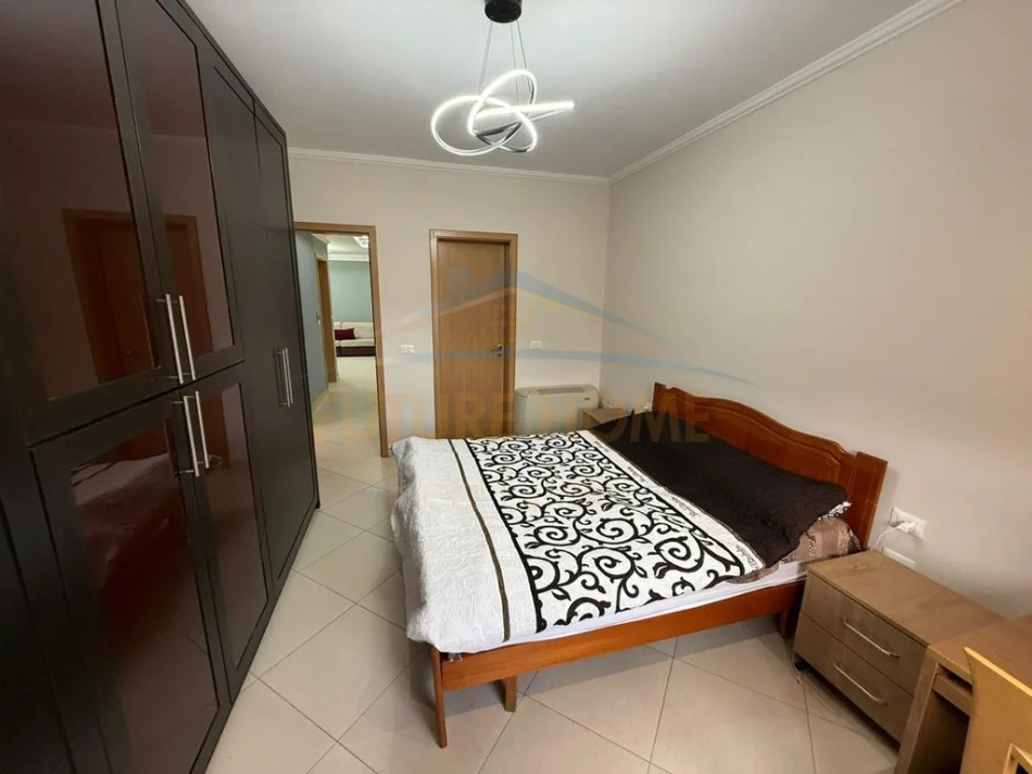 Tirane, jepet me qera apartament 2+1+Parkim, Kati 6, 110 m² 700 € (RRUGA E KAVAJES)