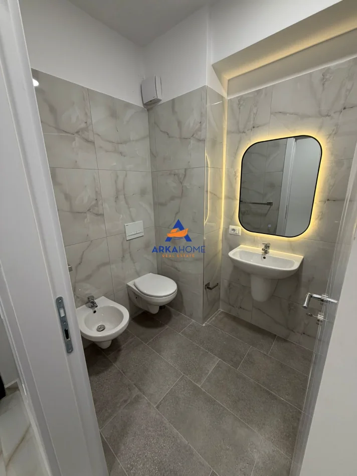 Tirane, jepet me qera apartament 1+1 Kati 2, 40 m² 420 € 