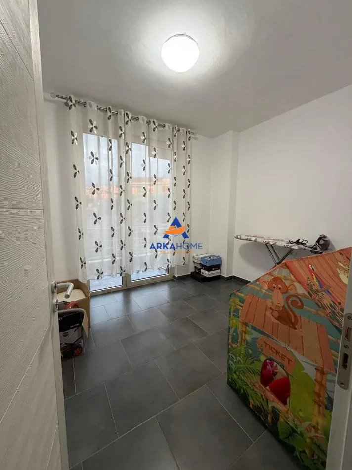 Tirane, jepet me qera apartament 2+1+Ballkon Kati 3, 500 m² 500 € 