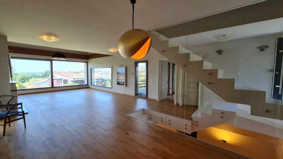 Tirane, shitet Vile 2 Katshe , 692 m² 1.615.000 € (TEG)