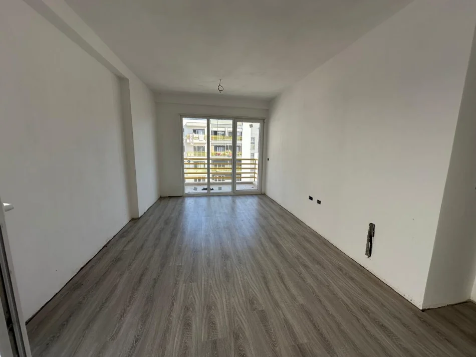 Tirane, jepet me qera zyre Kati 7, 101 m² 750 € (Laprake/Rr.Dritan Hoxha)