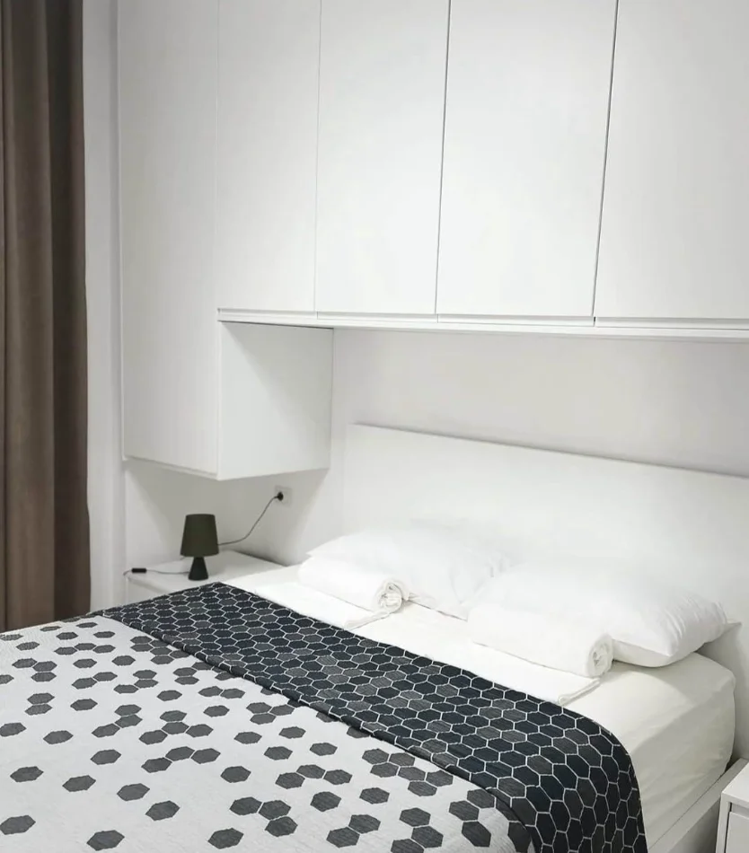 Tirane, shitet apartament 1+1+Ballkon , 60 m² 