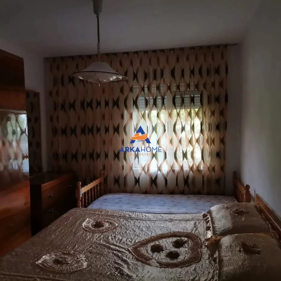 Tirane, jepet me qera apartament 2+1+Ballkon Kati 2, 75 m² 627 € 