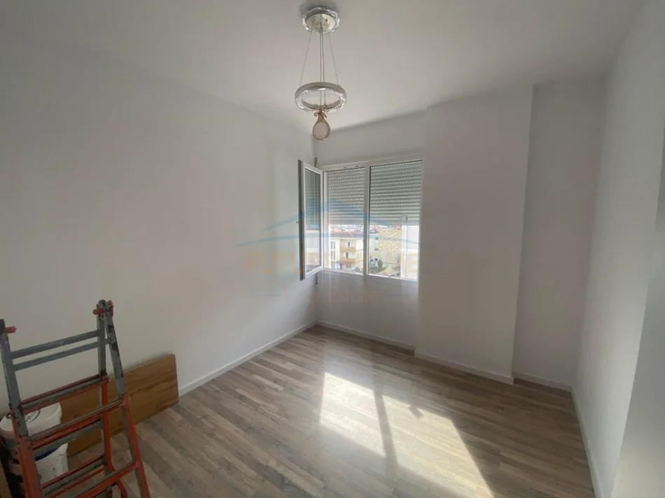 Tirane, jepet me qera apartament 3+1 Kati 3, 117 m² 580 € (Rrethi Ullirit, Kamez)