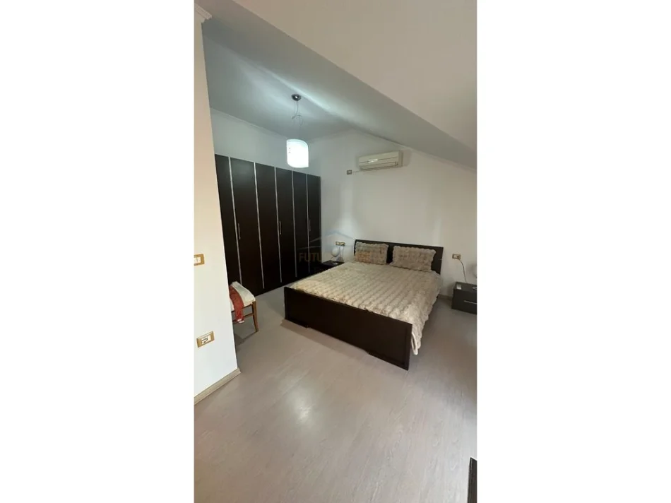 Tirane, jepet me qera apartament 3+1 Kati 2, 144 m² 1.100 € (Rruga Bill Klinton)