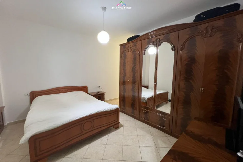 Tirane, jepet me qera apartament 3+1 Kati 5, 130 m² 780 € (Rruga Asim vokshi)