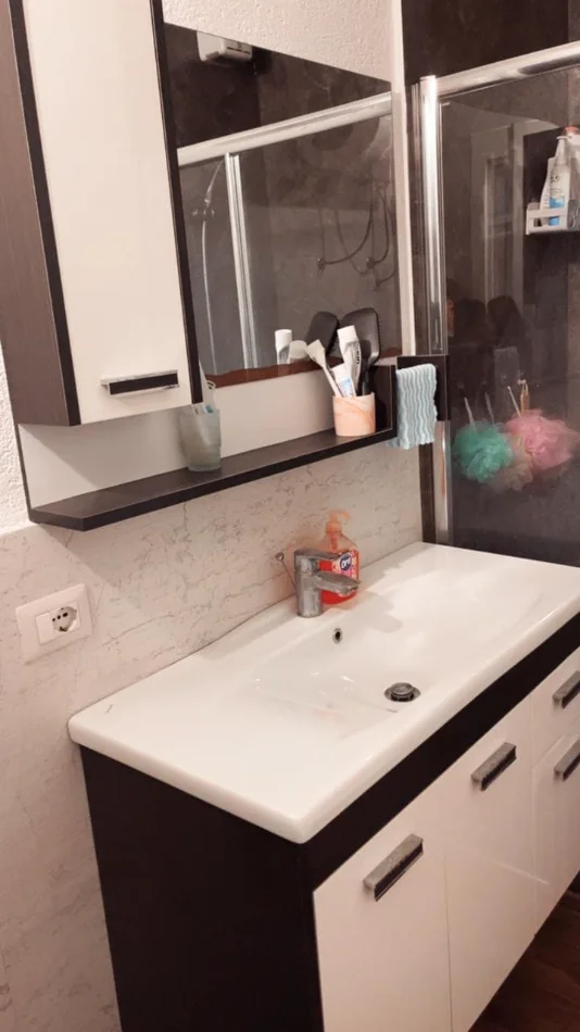 Tirane, jepet me qera apartament 2+1 Kati 6, 100 m² 520 € (Rruga Joklin Persi)