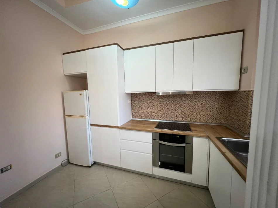 Tirane, jepet me qera apartament 1+1 Kati 2, 70 m² 720 € (Selvia)
