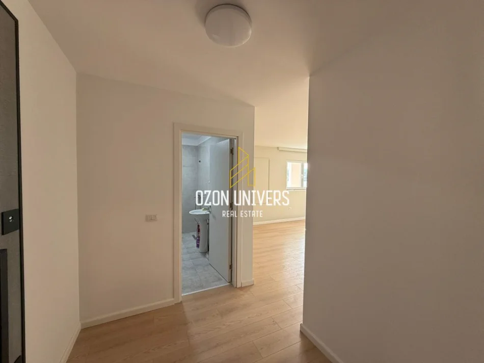 Tirane, jepet me qera apartament 2+1+Ballkon Kati 7, 115 m² 400 € (Kombinat)
