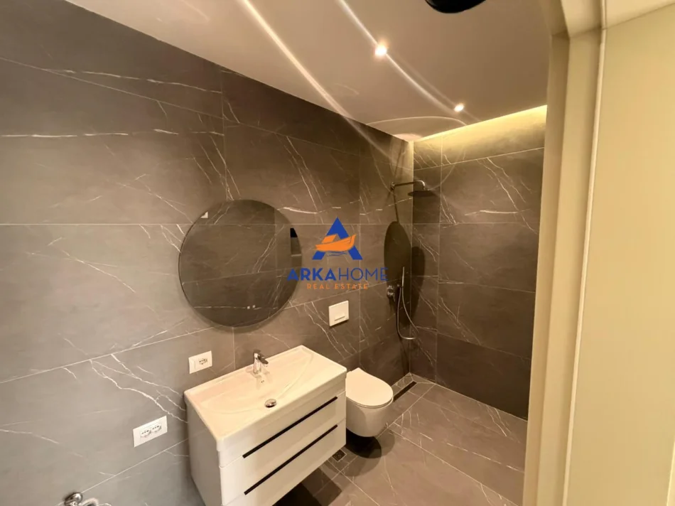 Tirane, jepet me qera apartament 2+1+Ballkon Kati 8, 85 m² 900 € 