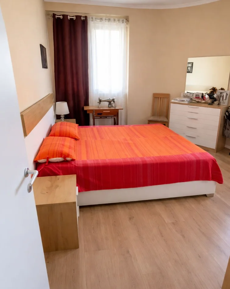 Tirane, jepet me qera apartament 3+1 , 110 m² 650 € 