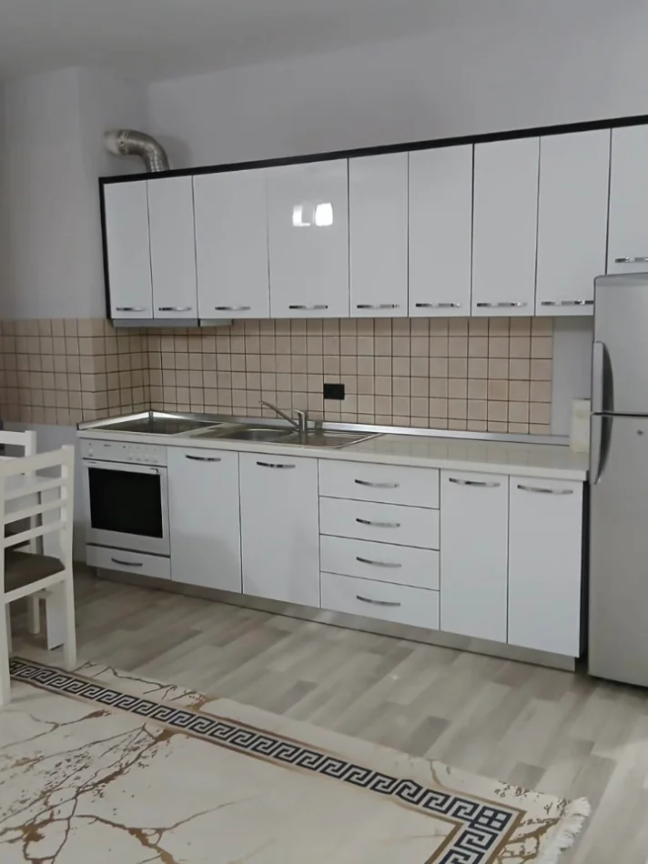 Tirane, jepet me qera apartament , 110 m² 700 € (MBRAPA 15 KT)