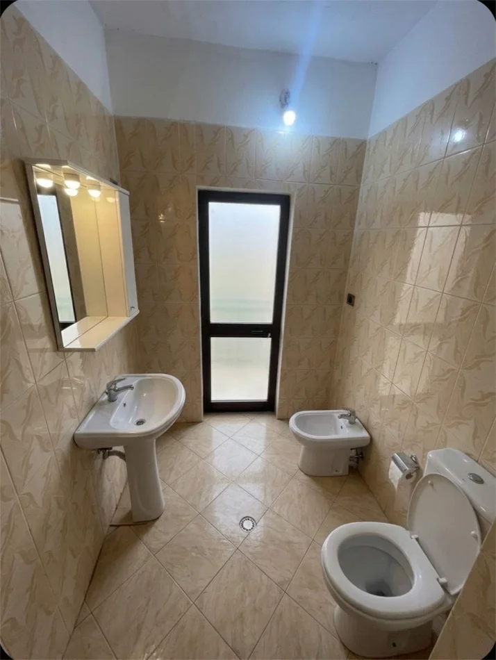 Tirane, shes apartament 3+1 Kati 1, 103 m² 200.850 € (Rruga Mine Peza)