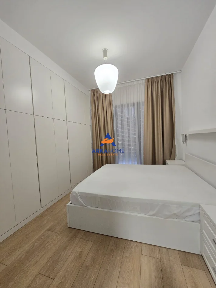 Tirane, jepet me qera apartament 2+1+Ballkon Kati 3, 124 m² 1.253 € 