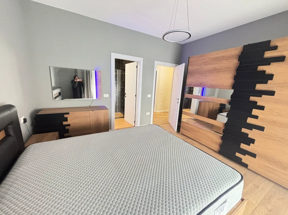 Tirane, jepet me qera apartament 2+1+Ballkon Kati 3, 120 m² 1.200 € (Kopshti Botanik, prane Xhamise)