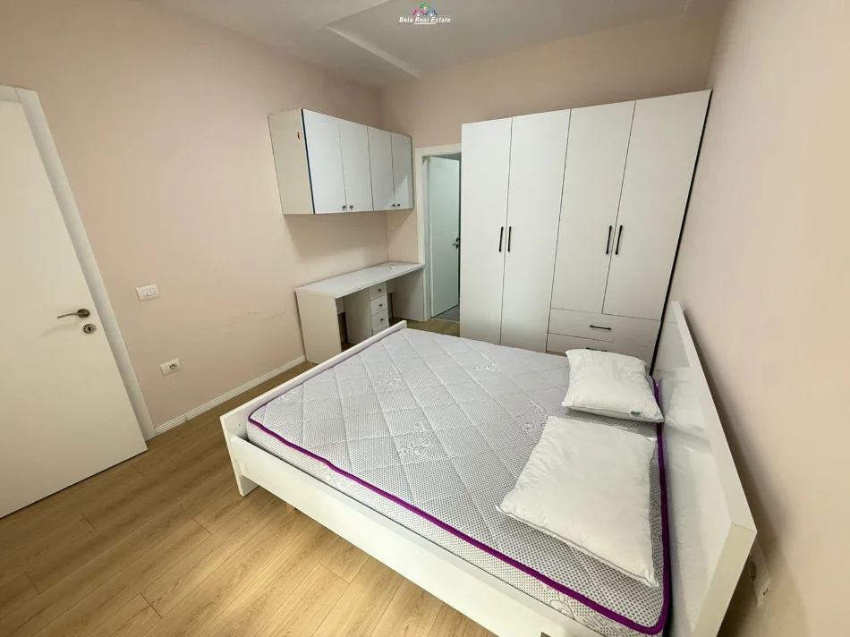 Tirane, jap me qera apartament 2+1 Kati 4, 107 m² 700 € (Fusha e Aviacionit, prane Bar Votra)