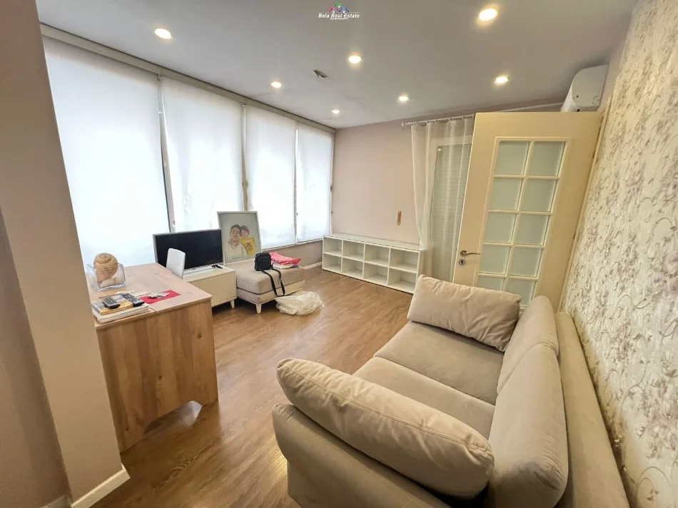 Tirane, jepet me qera apartament 2+1 Kati 8, 100 m² 820 € (Rruga e Barrikadave)