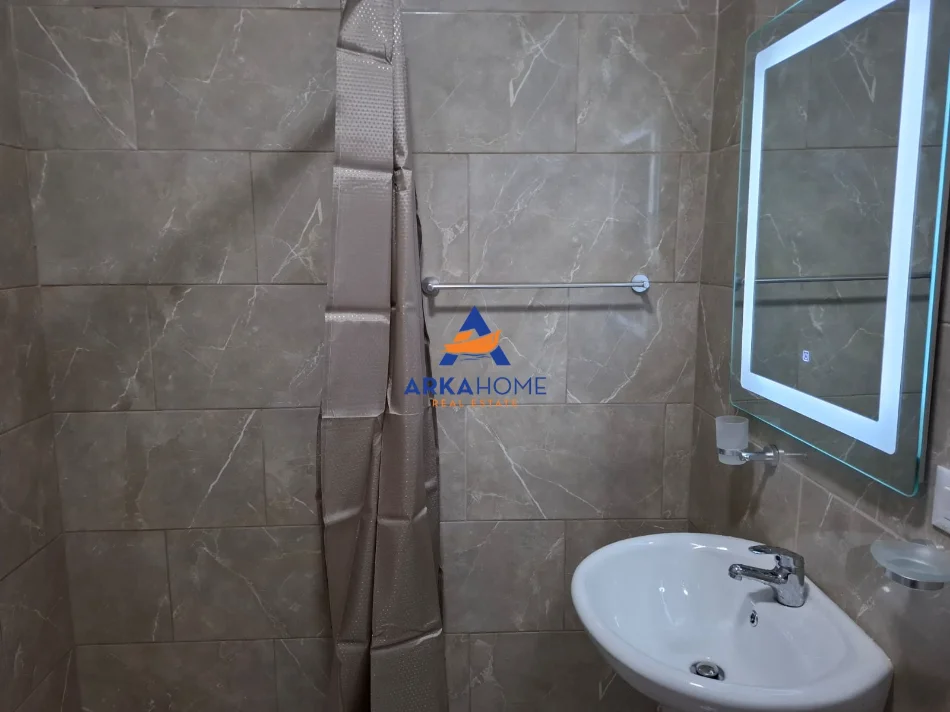 Tirane, jepet me qera apartament 2+1+Ballkon Kati 5, 96 m² 522 € 