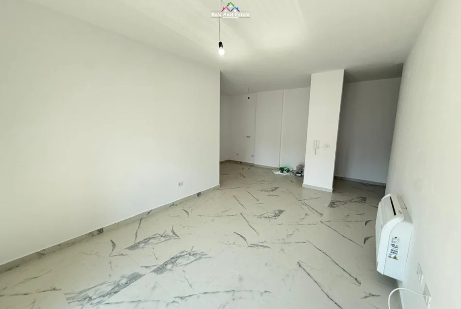 Tirane, jepet me qera zyre Kati 4, 92 m² 890 € (Rruga Karl Gega)