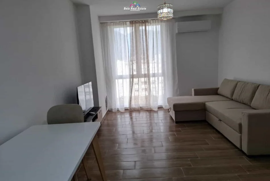 Tirane, jepet me qera apartament 1+1+Ballkon Kati 5, 96 m² 520 € (prane rrethrrotullimit te fundit te 5 Maj)