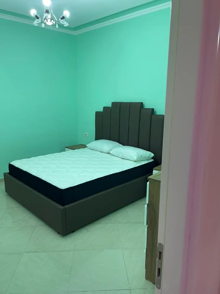 Tirane, jepet me qera apartament 1+1+Ballkon Kati 2, 60 m² 600 € (Selvia /Rr. e Saraceve)