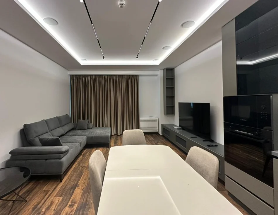 Tirane, jepet me qera apartament 1+1 , 98 m² 1.300 € 