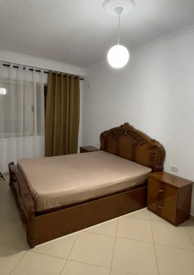 Tirane, jepet me qera apartament 2+1+Ballkon Kati 3, 95 m² 450 € (Astir)