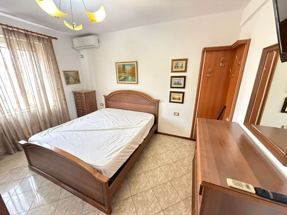 Tirane, jepet me qera 2+1 ,