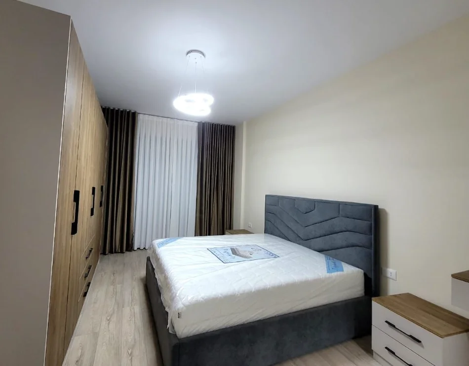 Tirane, jepet me qera apartament 2+1 , 115 m² 1.000 € 