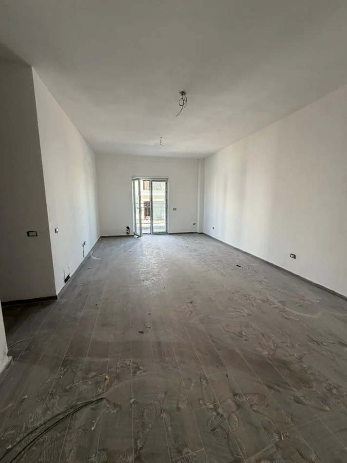 Tirane, shitet apartament 3+1 , 151 m² 273.350 € (Sauk)