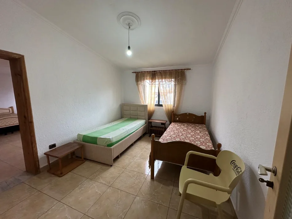 Tirane, jepet me qera apartament 2+1+Aneks Kati 4, 80 m² 500 € (Rruga e Durresit)