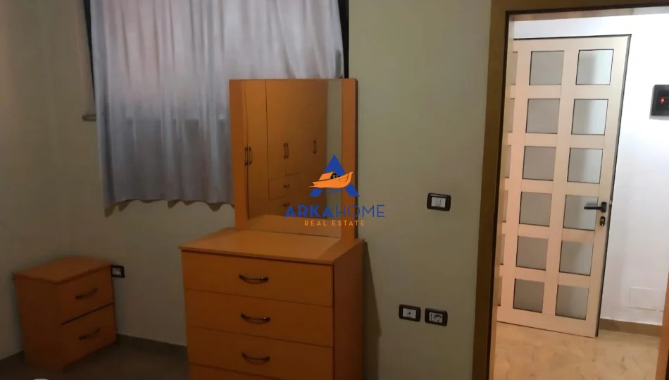 Tirane, jepet me qera apartament 1+1 Kati 1, 65 m² 365 € 
