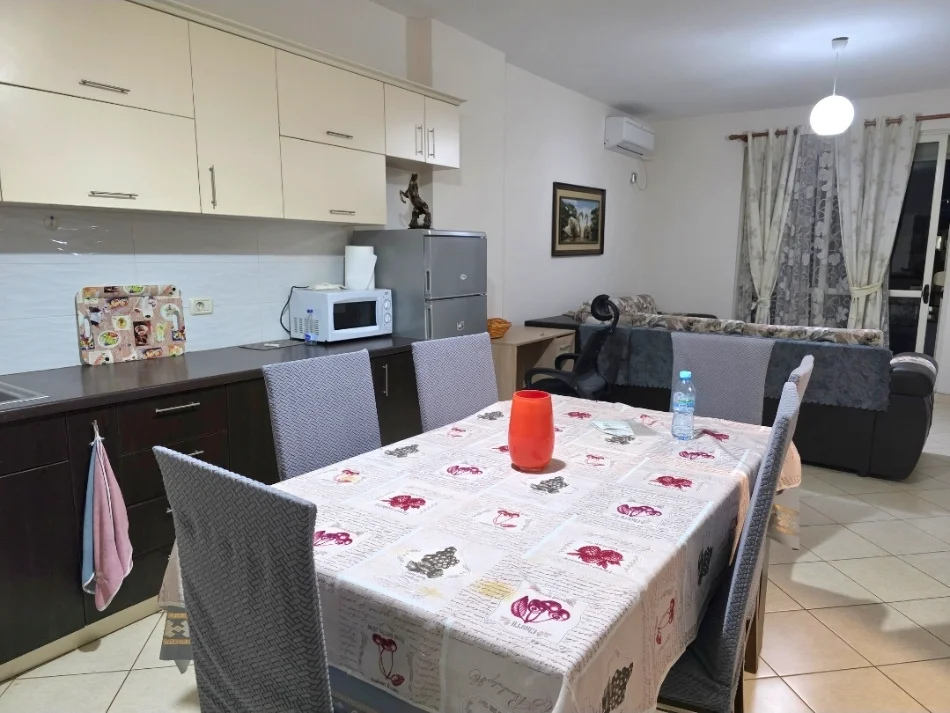 Tirane, jepet me qera apartament 1+1+Ballkon Kati 7, 60 m² 415 € (Bulevardi Migjeni Astir, tek bar Greis)