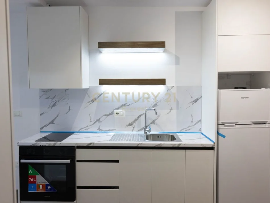 Tirane, jepet me qera garsonier 1+1 Kati 0, 35 m² 300 € 