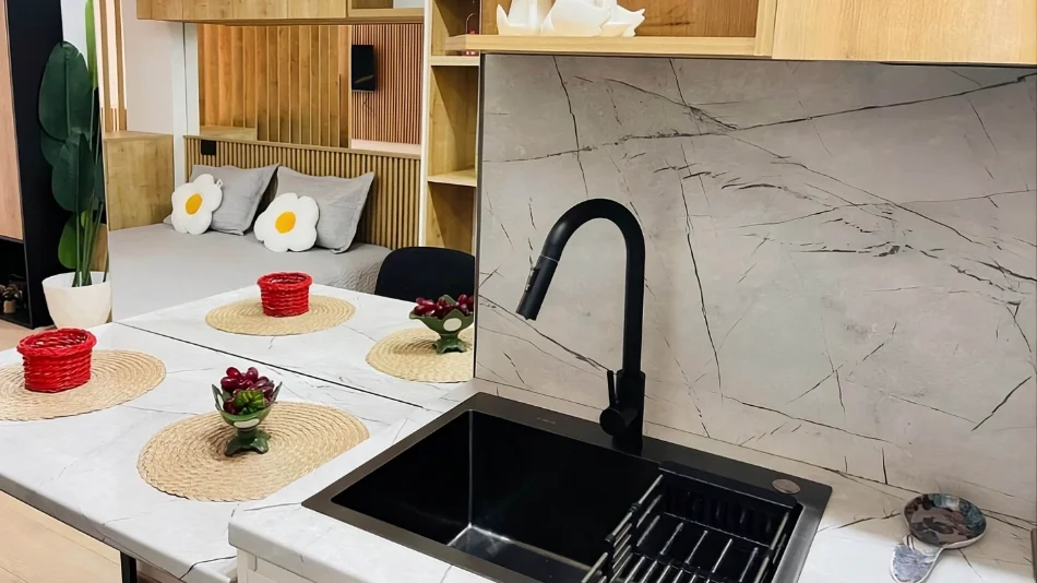 Durres, jepet me qera garsonier 1+1 , 42 m² 400 € (Prane Gjykates, Durres)