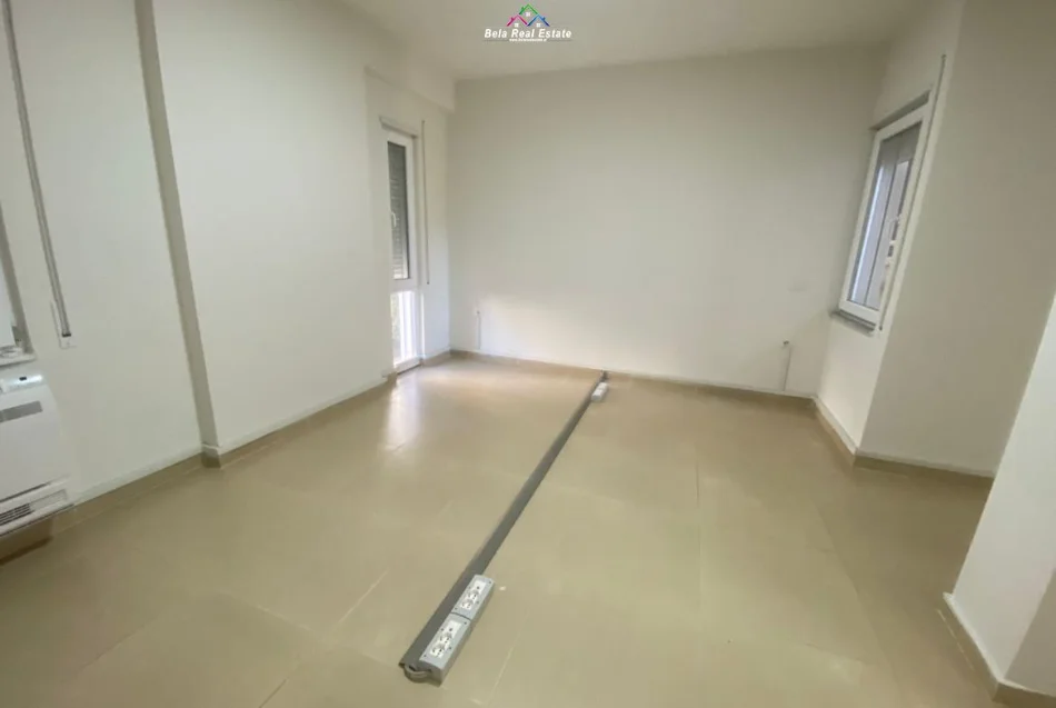 Tirane, jepet me qera zyre Kati 2, 93 m² 1.100 € (universiteti barleti)