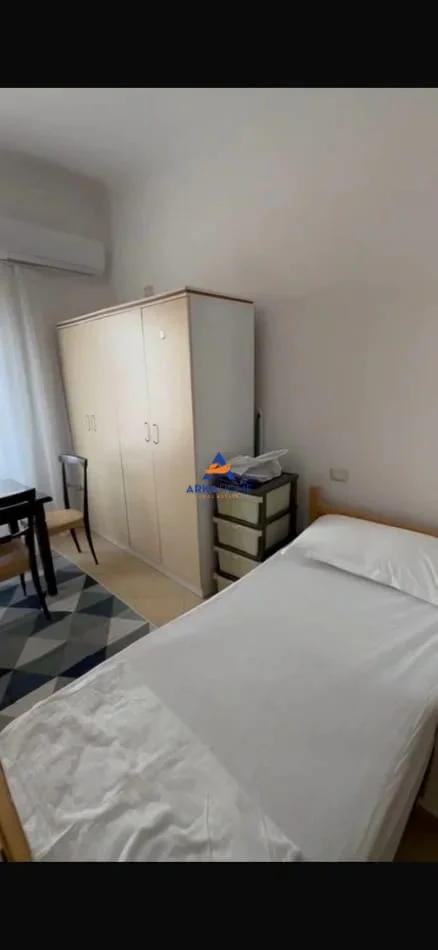 Tirane, jepet me qera apartament 1+1 Kati 5, 30 m² 300 € 