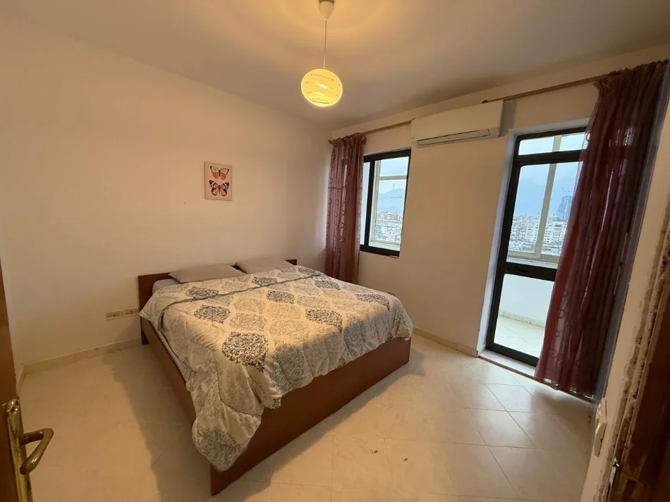 Tirane, jepet me qera apartament 2+1+Ballkon Kati 12, 107 m² 600 € (Rruga Sali Butka)