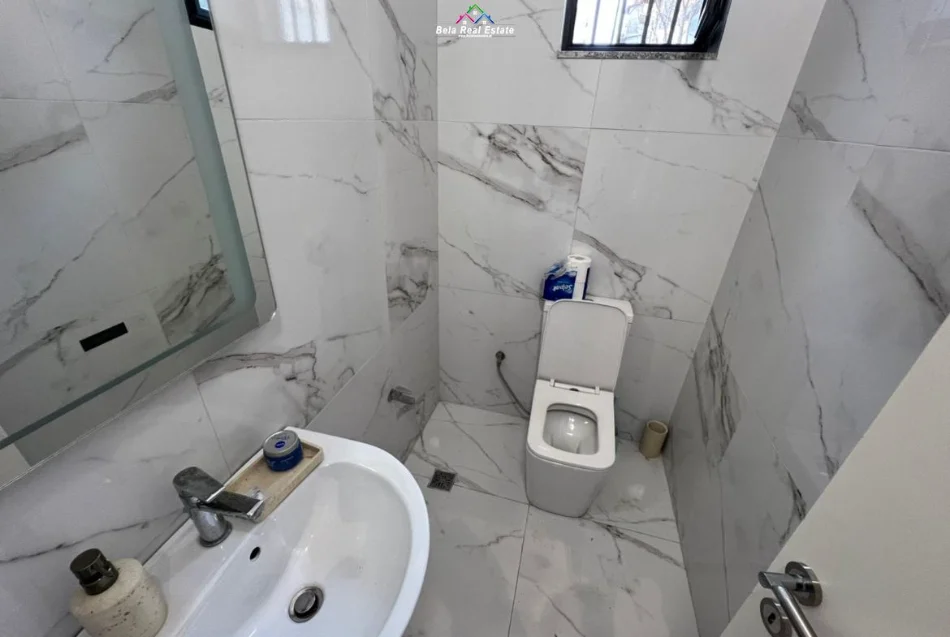 Tirane, jepet me qera dyqan Kati 1, 180 m² 2.500 € (Rruga Vaso Pasha)