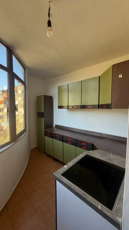 Tirane, jepet me qera apartament 1+1 Kati 5, 62 m² 400 € (RRuga Xhanfize Keko)