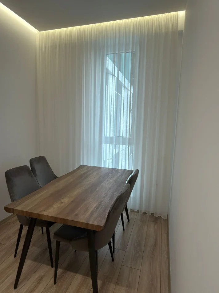 Tirane, jepet me qera apartament 2+1 , 100 m² 1.000 € (Komuna e Parisit)
