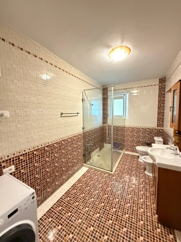 Tirane, jepet me qera apartament 1+1 Kati 6, 65 m² 670 € (Rruga e Elbasanit)