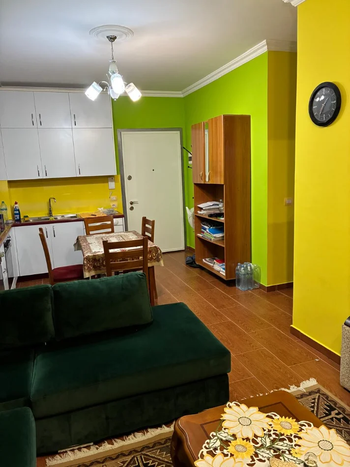 Tirane, jepet me qera apartament 1+1+Ballkon Kati 1, 71 m² 500 € (21 Dhjetori)