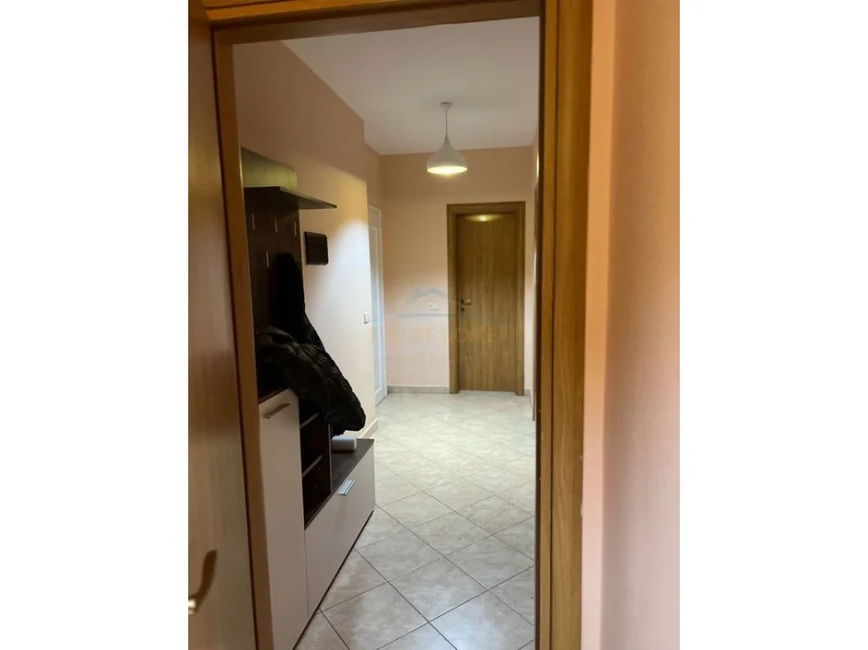 Tirane, jepet me qera apartament 2+1 Kati 9, 81 m² 500 € (Kthesa e Kamzes, Tiranë.)