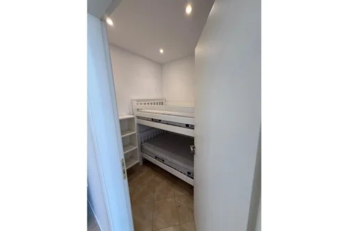 Vlore, jepet me qera apartament 2+1 Kati 6, 70 m² 500 € (Skelë, Vlorë)